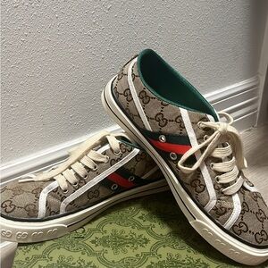 Gucci Women's Brown and Red Sneakers